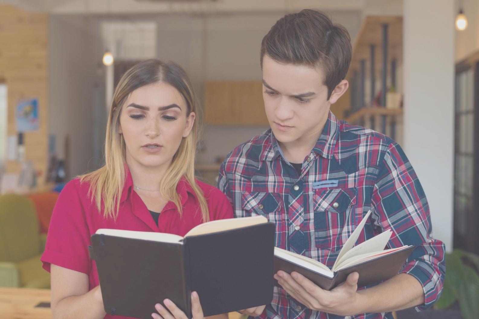 Sesión práctica de planificación financiera con herramientas de seguimiento