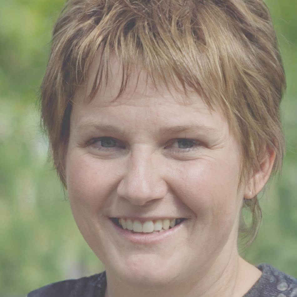 Irene Valdovinos compartiendo su experiencia con métodos de responsabilidad financiera