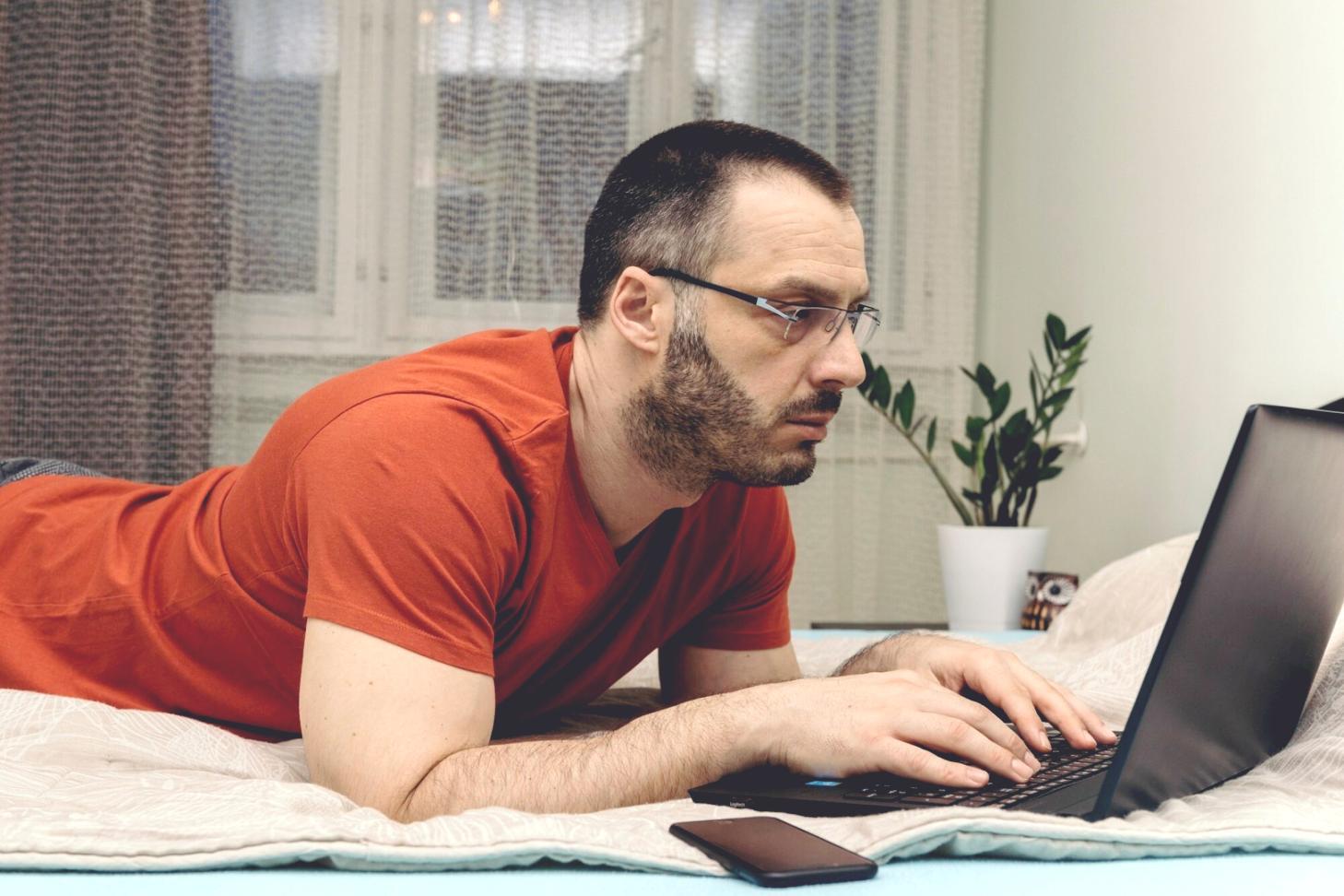 Material educativo y recursos prácticos para gestión financiera